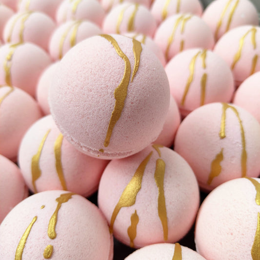 Lemon, Grapefruit, Rosemary &amp; Lavender Bath Bomb designed to tackle aches and pains.